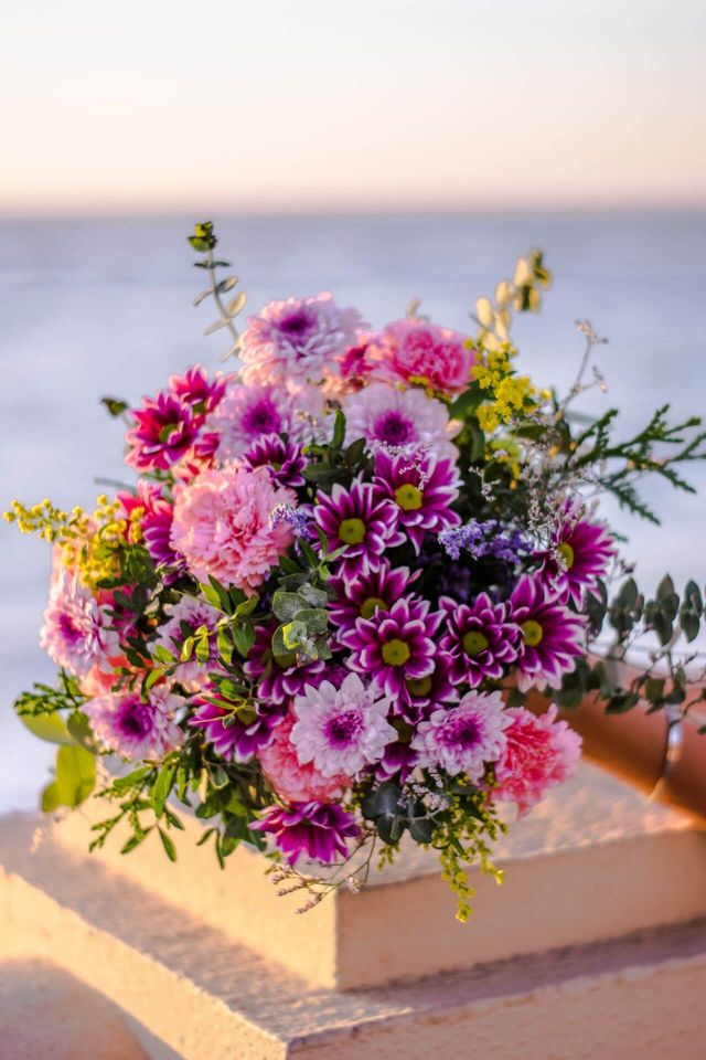 Composition florale aux tons roses